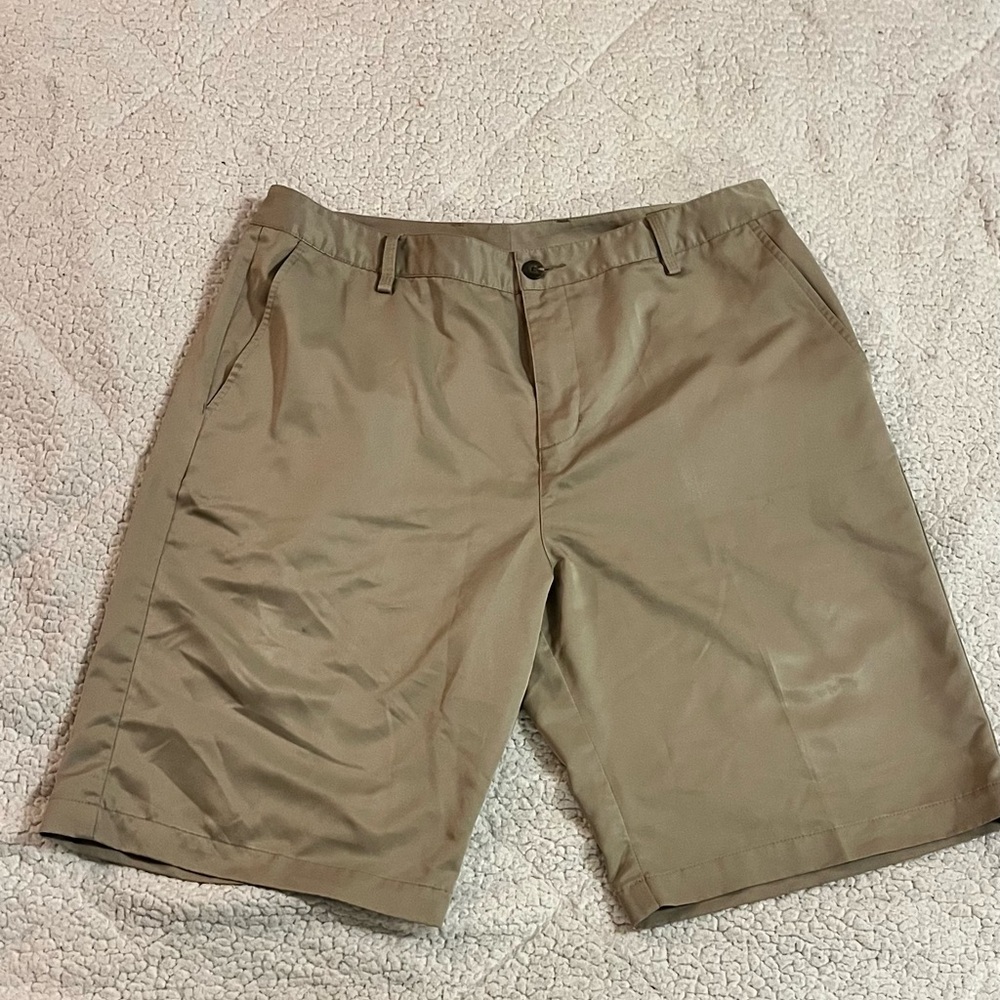 adidas CLIMALITE Men's Khaki Flat Front Shorts, size 34